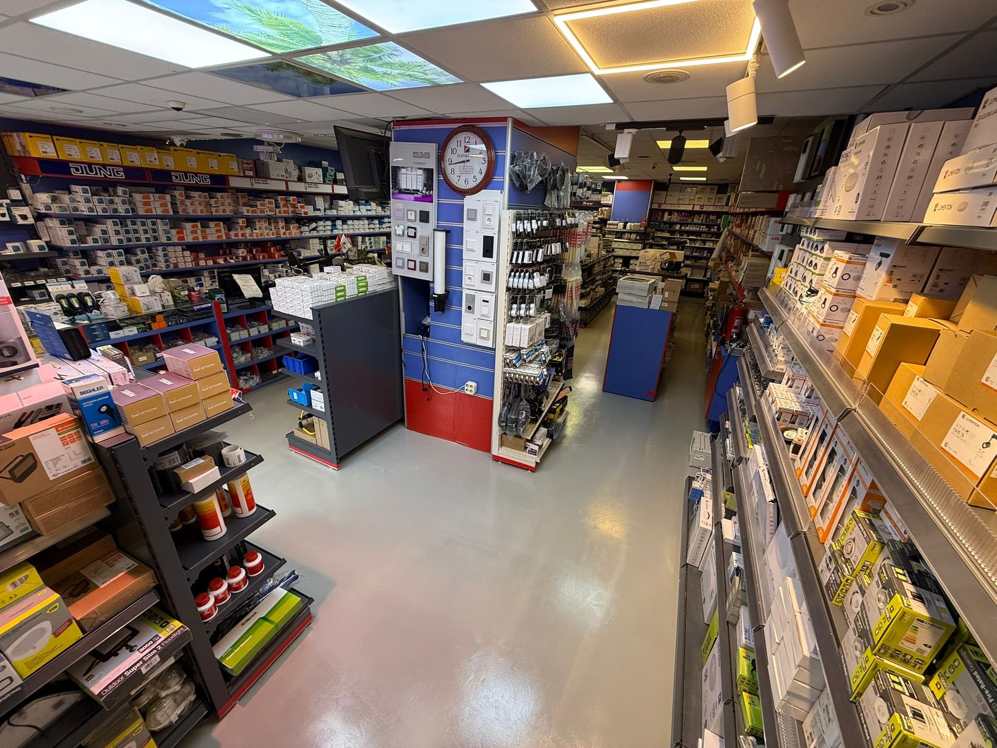 Epoxyvloer Winkel aangepakt zonder sluiting te verlengen winkelvloer