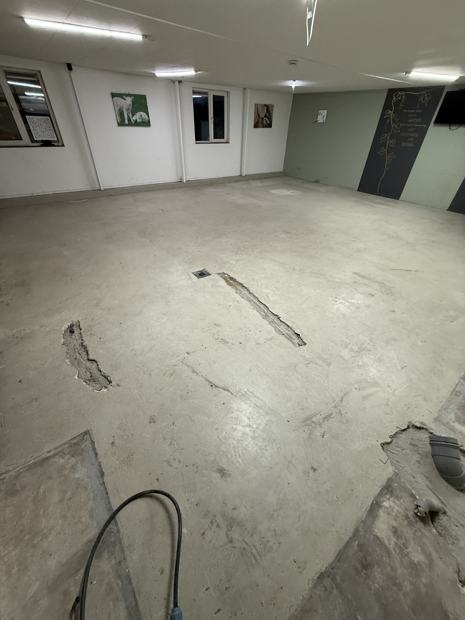 Betonvloer repareren - Voorkom stilstand en kies voor een duurzame oplossing