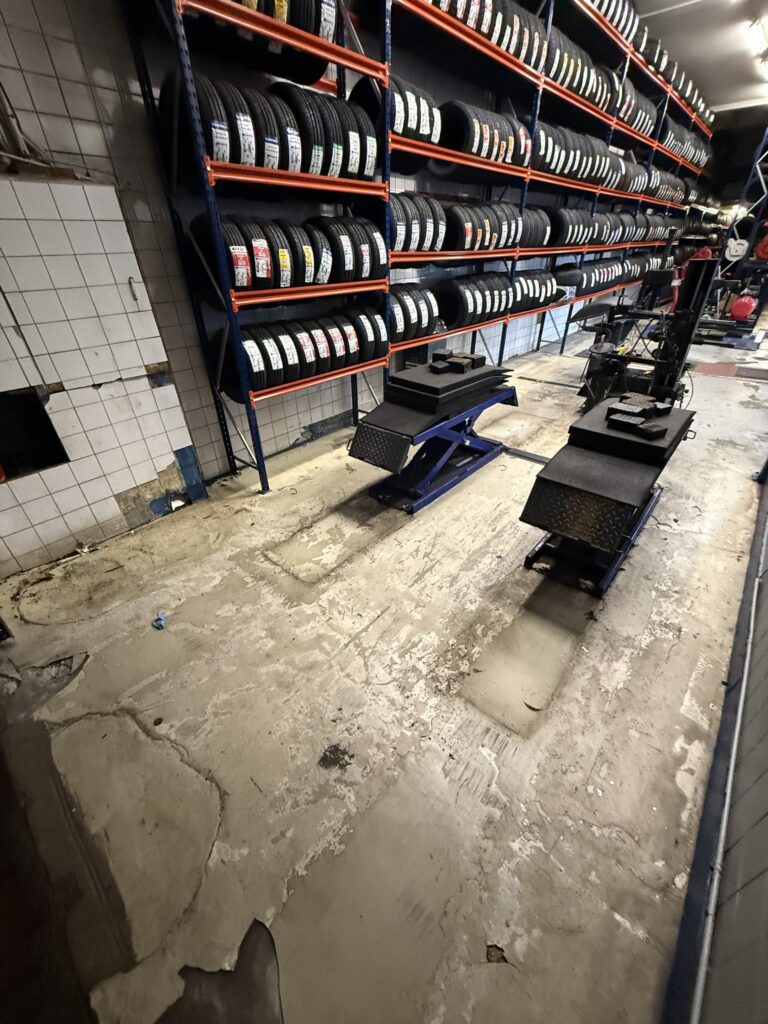 Oude vloer Bandewereld & Carwash Rotterdam