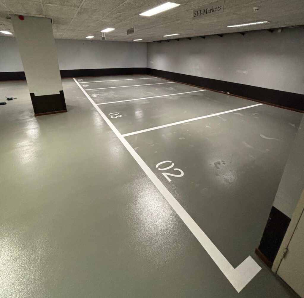 Duurzame vloerafwerking voor parkeergarage en hellingbaan